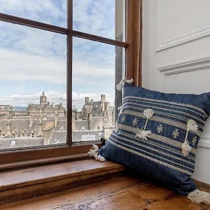 Stunning Panoramic Views: Heart Of The Royal Mile EDI